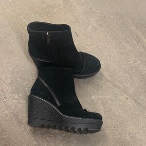 Vince Camuto genuine suede Black Wedge Ankle Boots booties